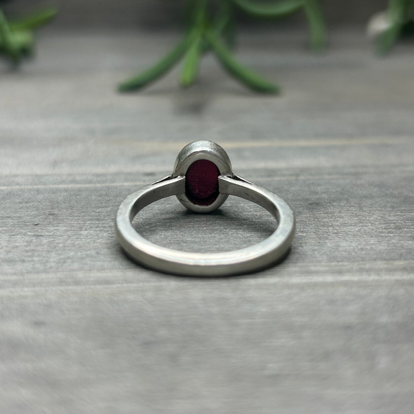 garnet ring (sz 7)