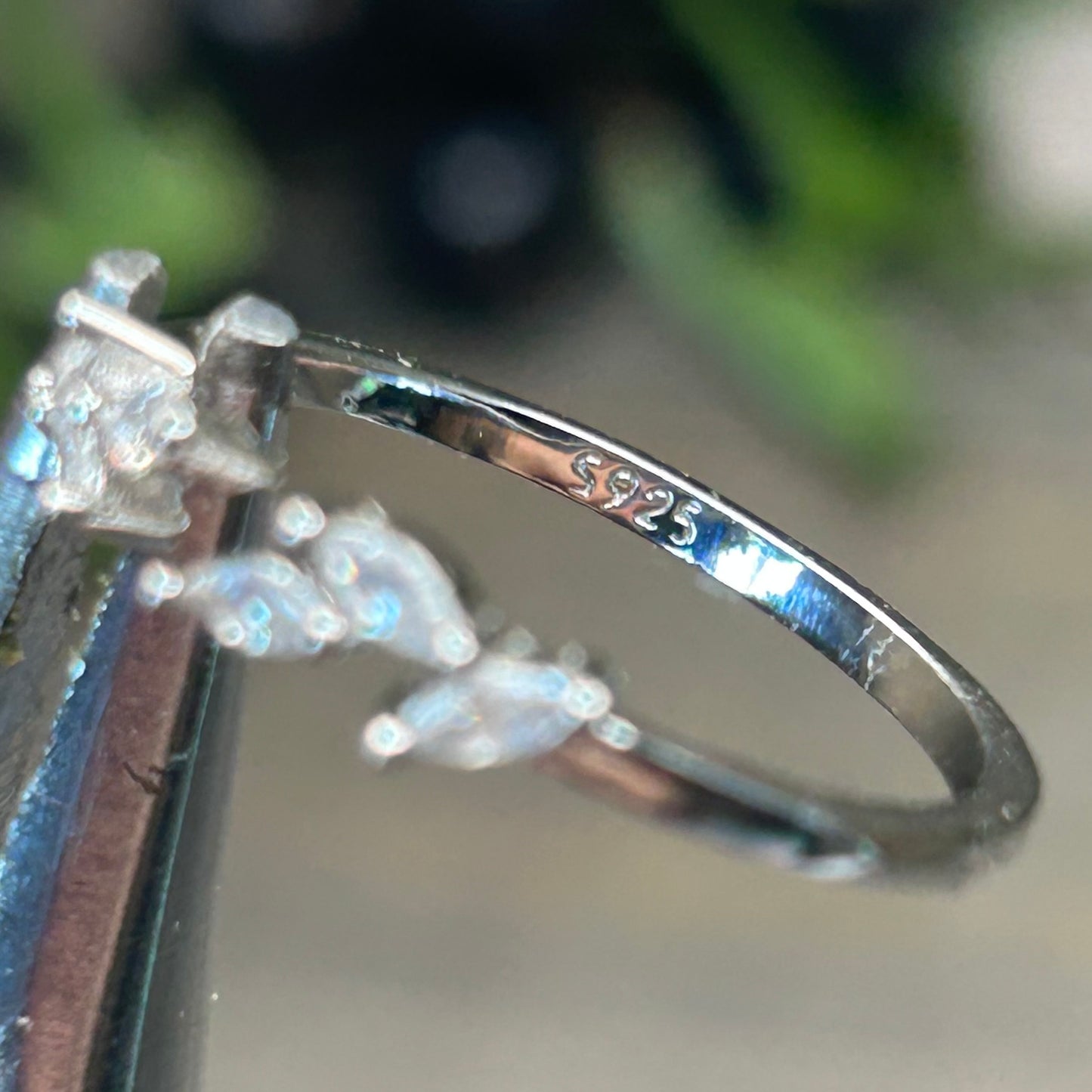leafy CZ ring (sz 7)