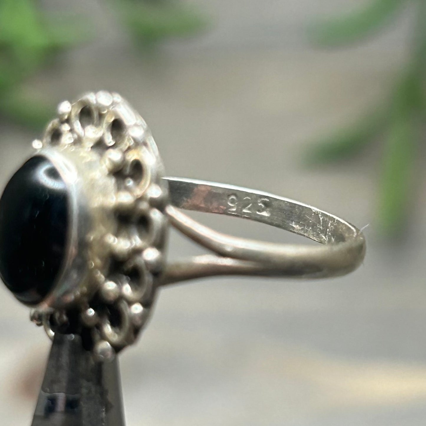 obsidian flower ring (sz 7)