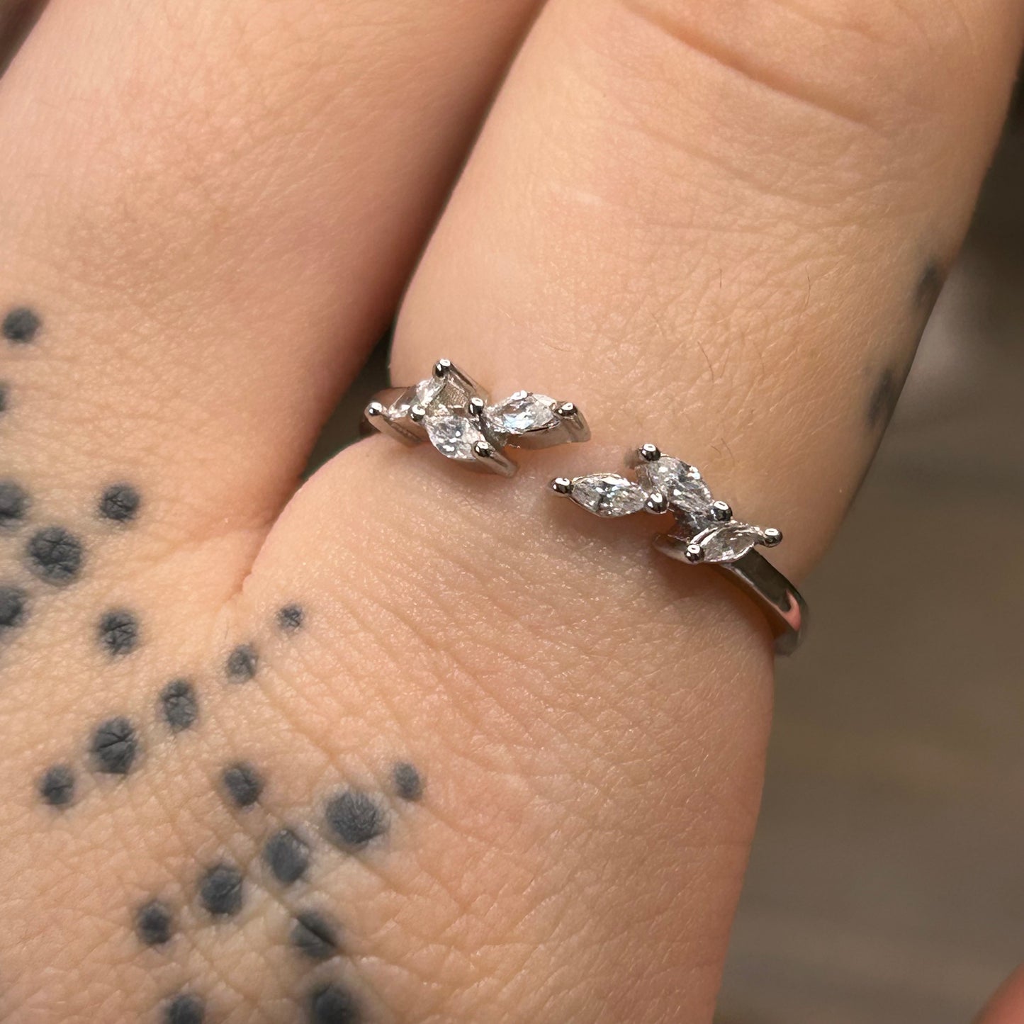 leafy CZ ring (sz 7)