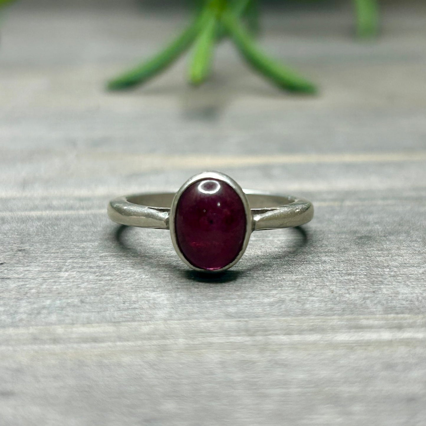 garnet ring (sz 7)