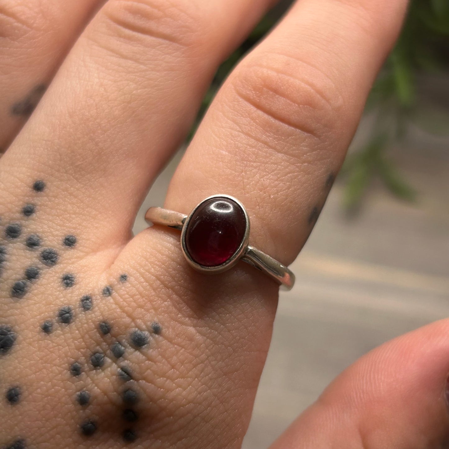 garnet ring (sz 7)