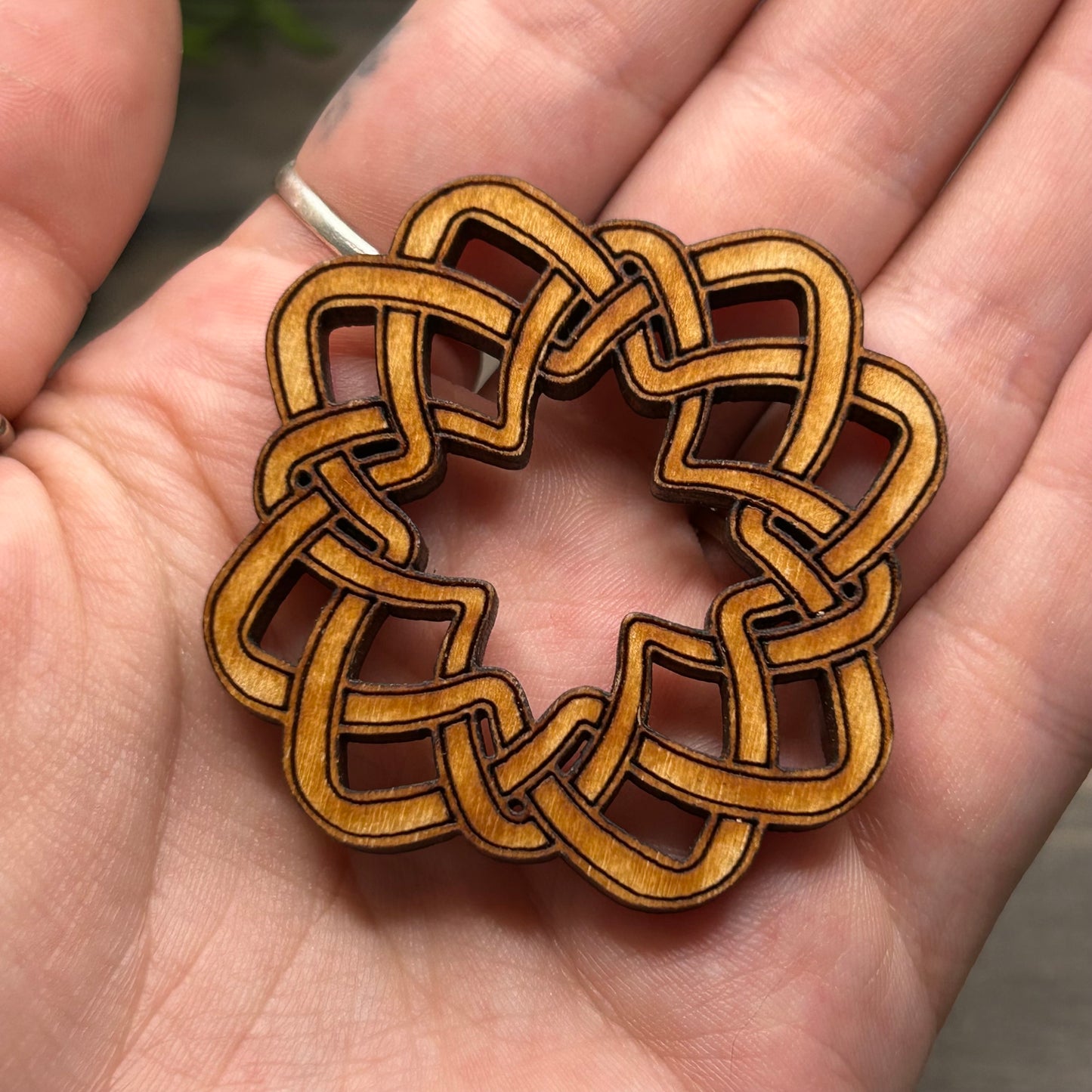 wooden link sphere stand