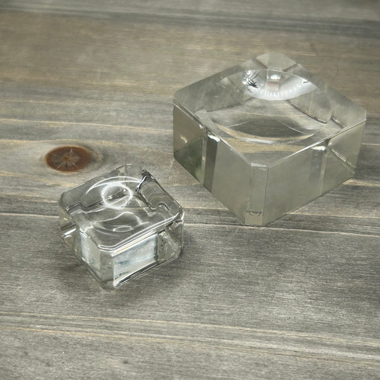 glass sphere stand