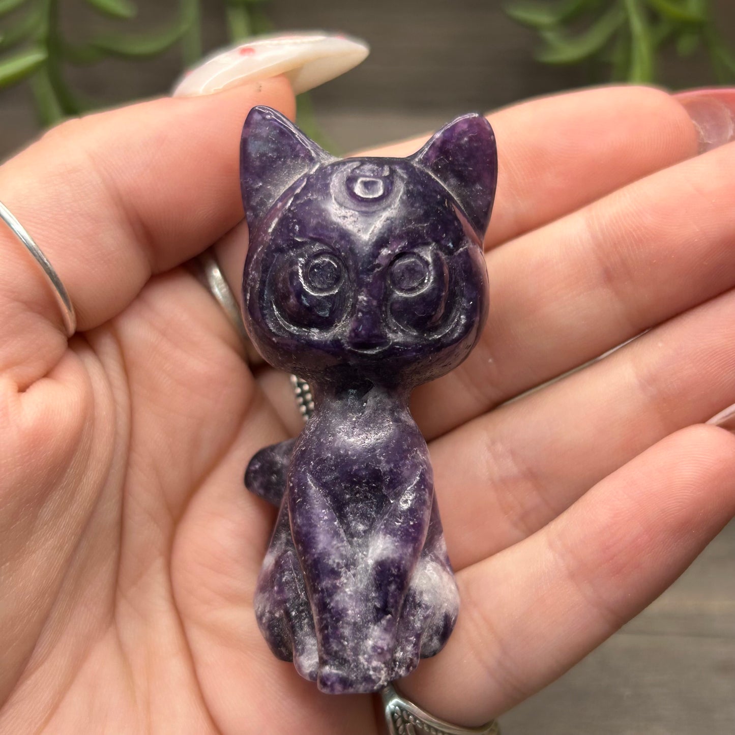 lepidolite luna cat