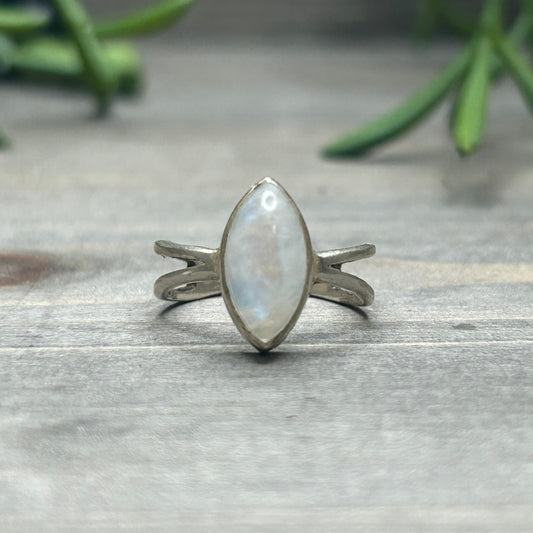 moonstone ring (sz 4)