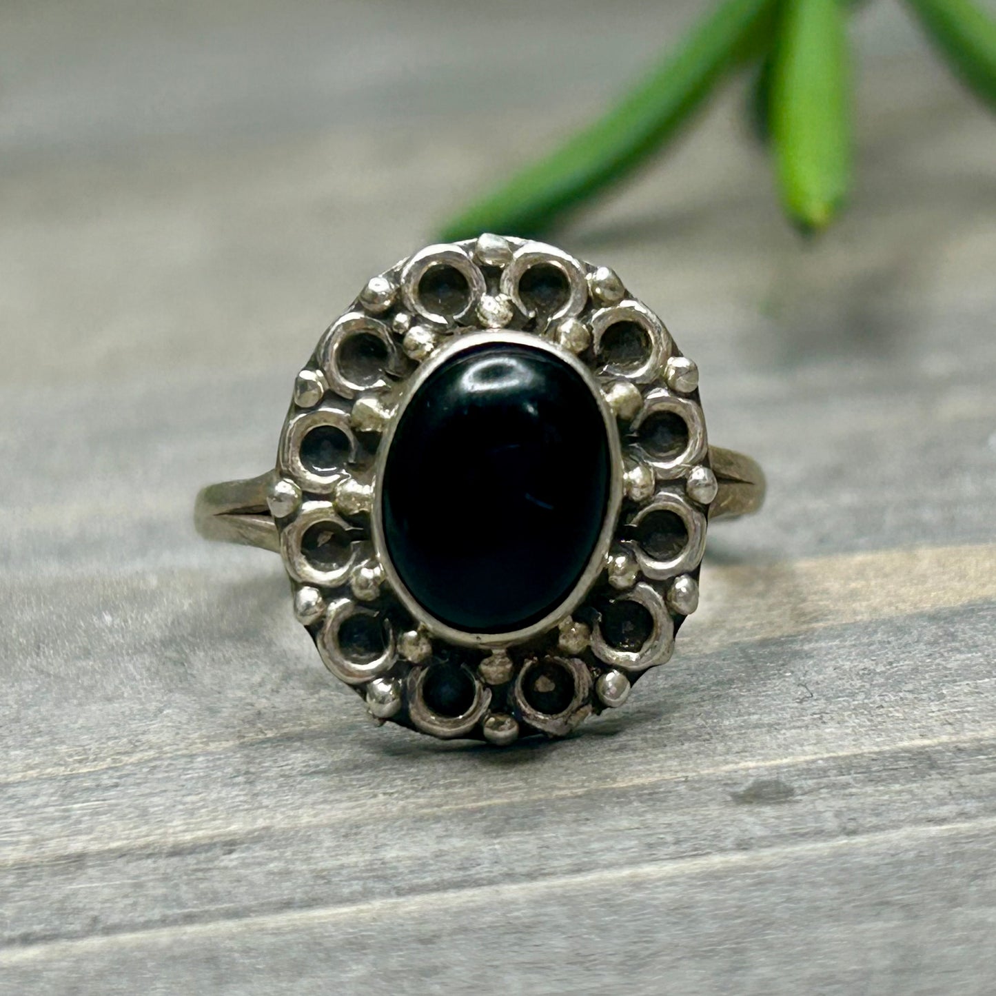 obsidian flower ring (sz 7)
