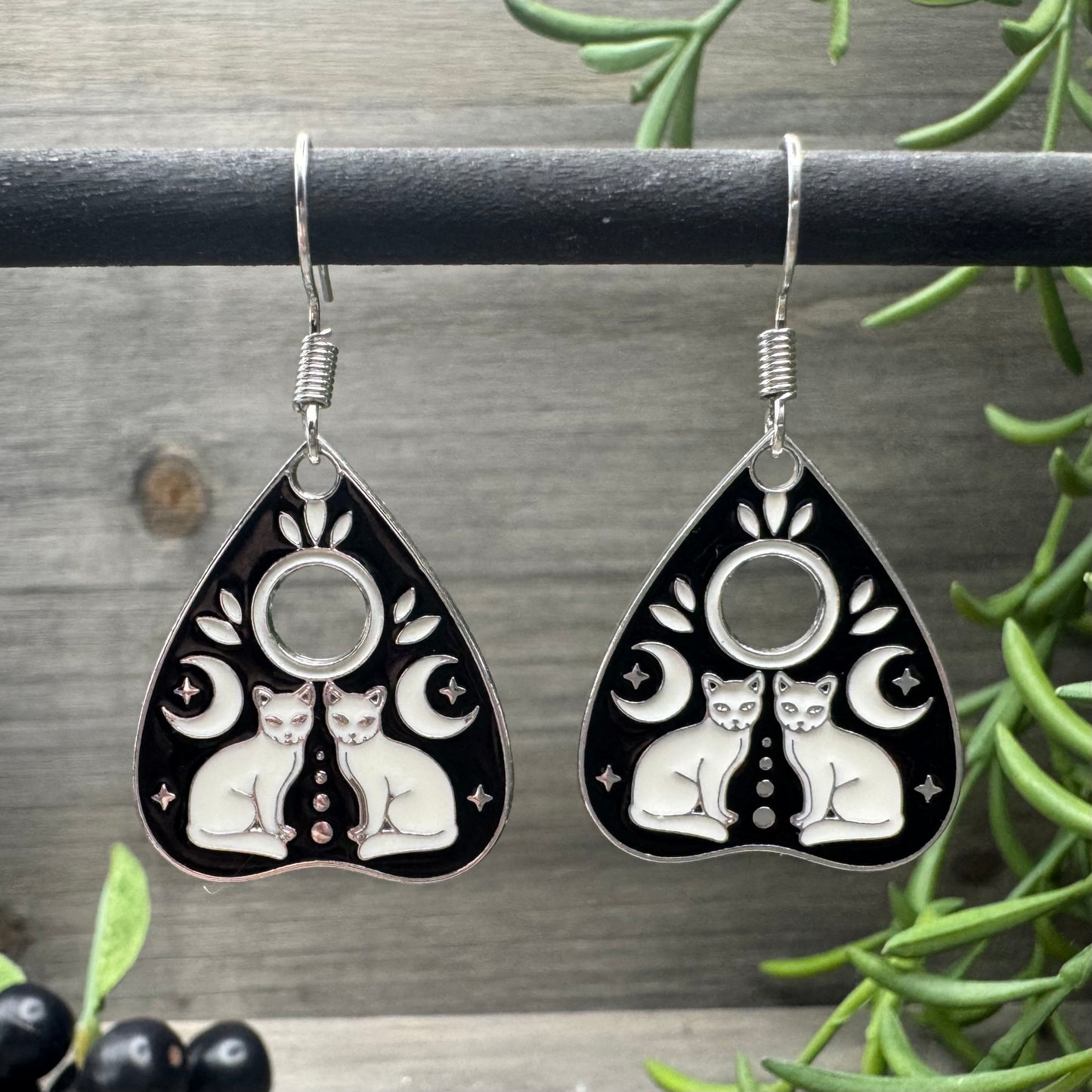 planchette dangles