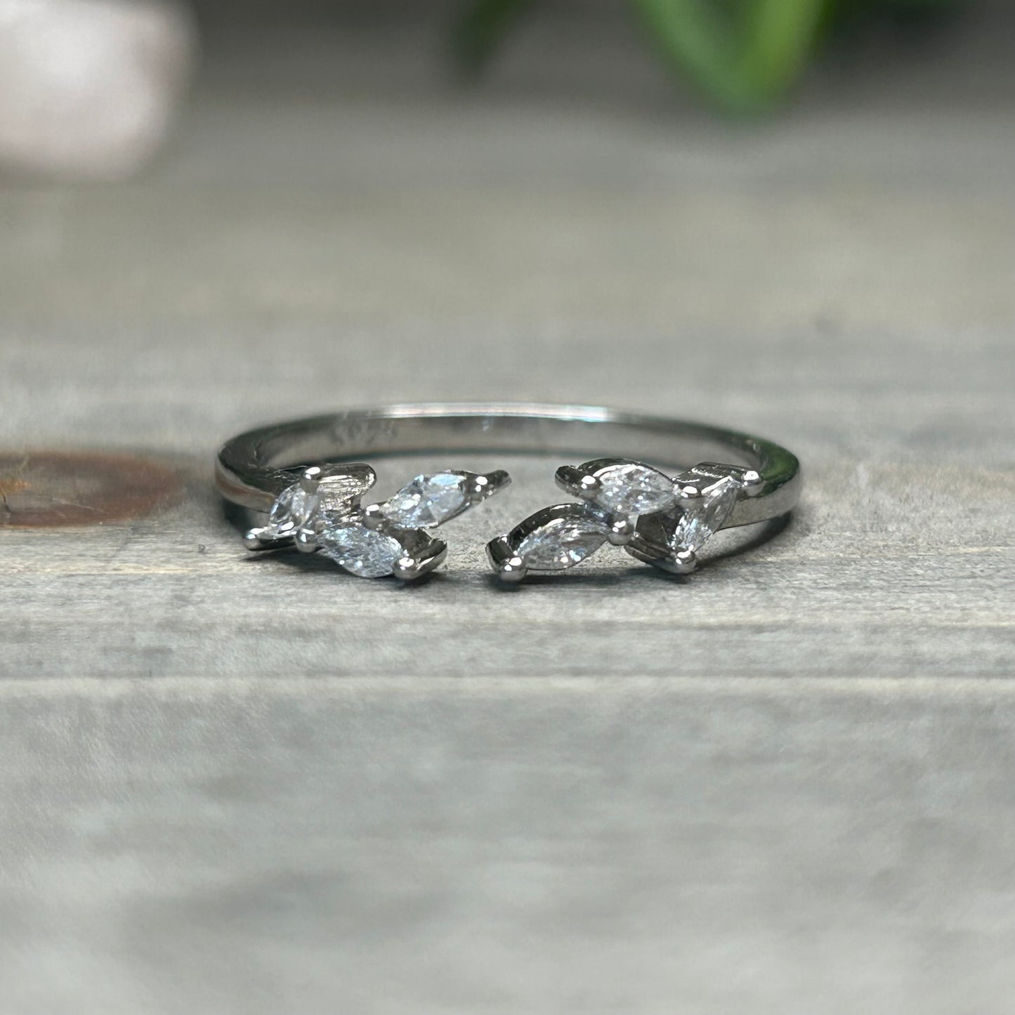 leafy CZ ring (sz 7)