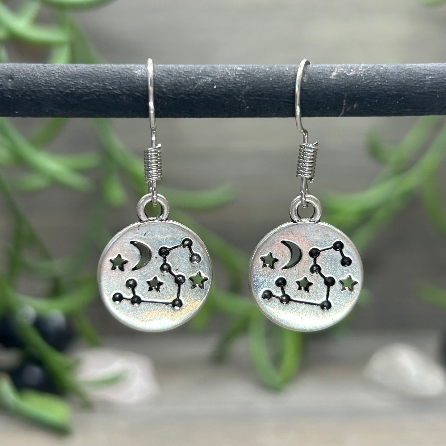 aquarius constellation dangles