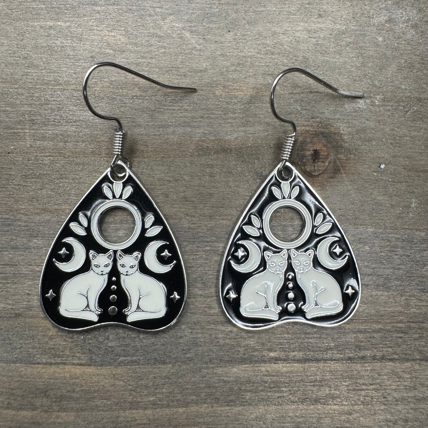 planchette dangles