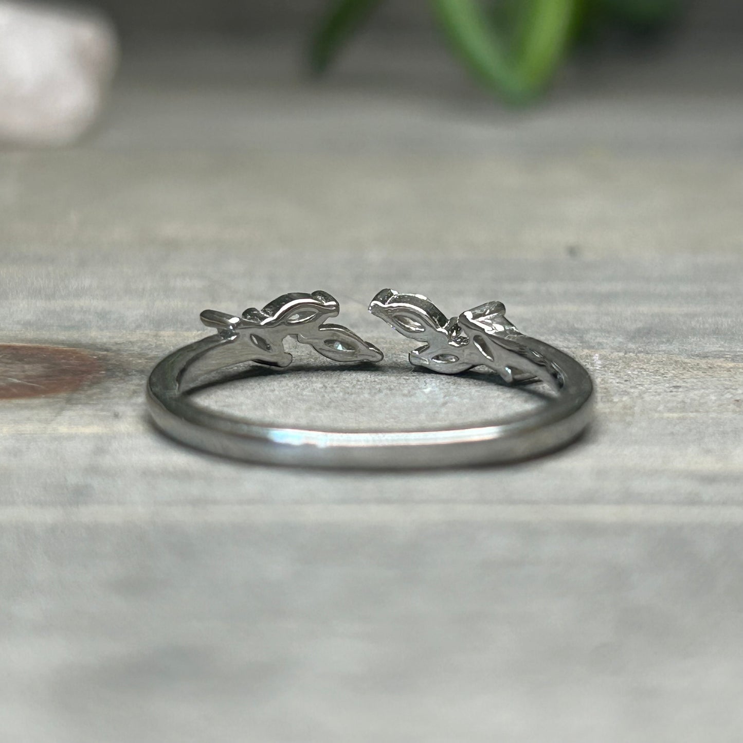 leafy CZ ring (sz 7)
