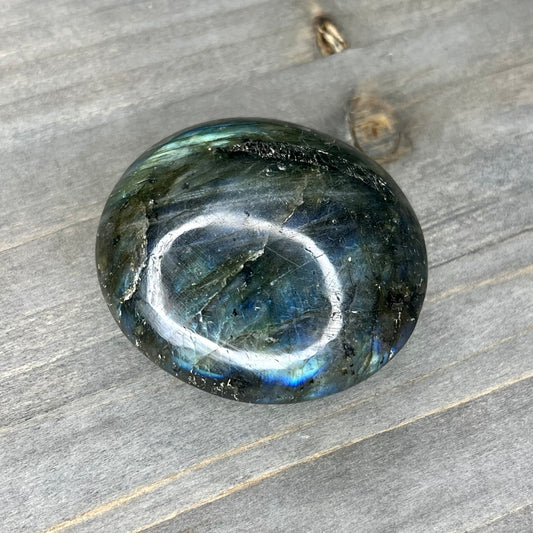 labradorite palmstone