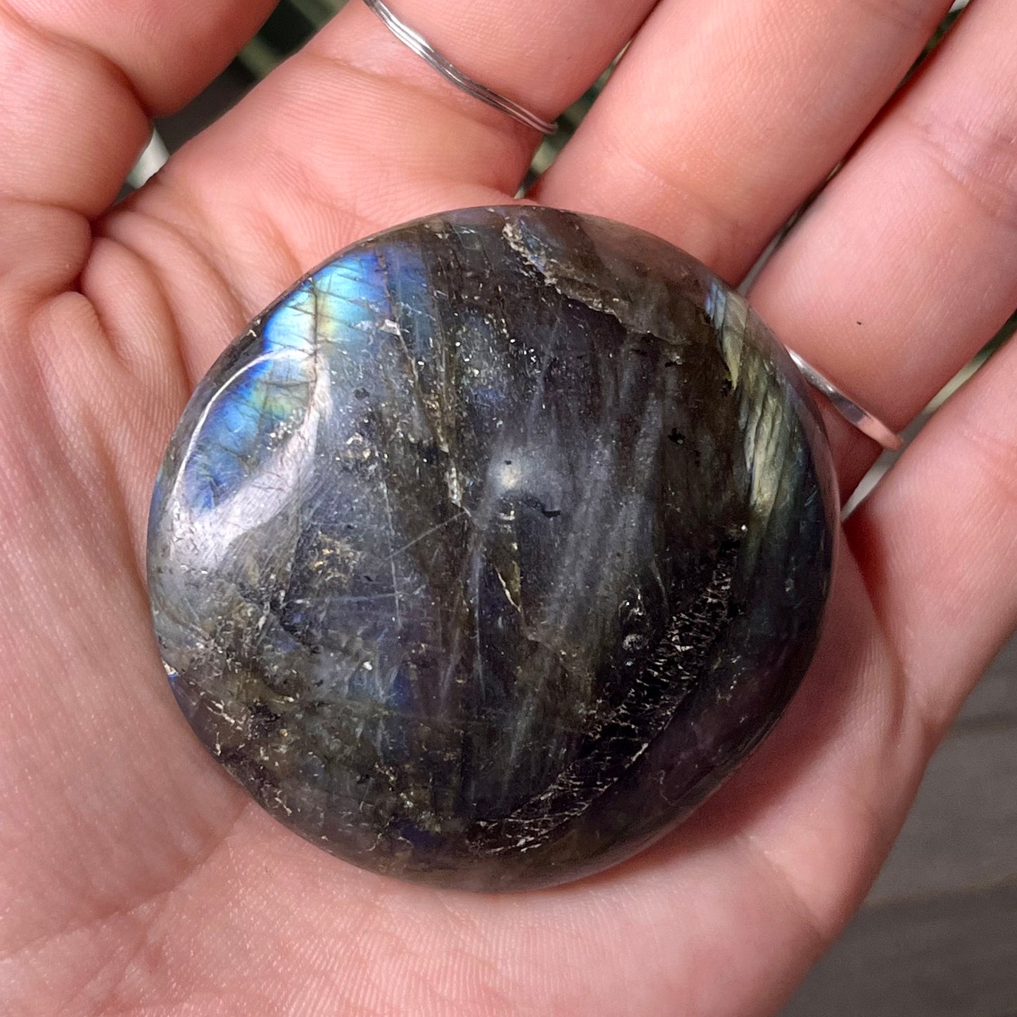 labradorite palmstone